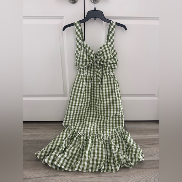 En Créme Dresses & Skirts - NWT Green and White Gingham Tie-Front Sundress